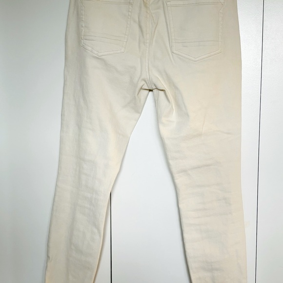 Kendall and Kylie Cream colored jeans
Size: 27 - Picture 7 of 7